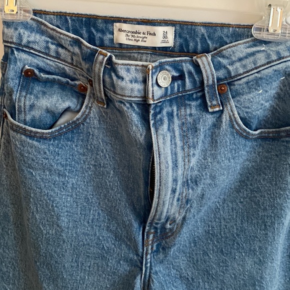 Abercrombie & Fitch High Rise 90s Straight Jean - Picture 3 of 3